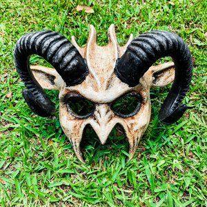 Black Twisted Horn Stone Aged Devil Textured Halloween Party Horror Face Mask